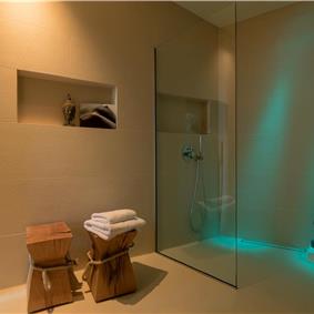 Luxury 6 Bedroom Brac Island Beach Front Villa With Heated Infinity Pool and lift near Sumartin sleeps 12